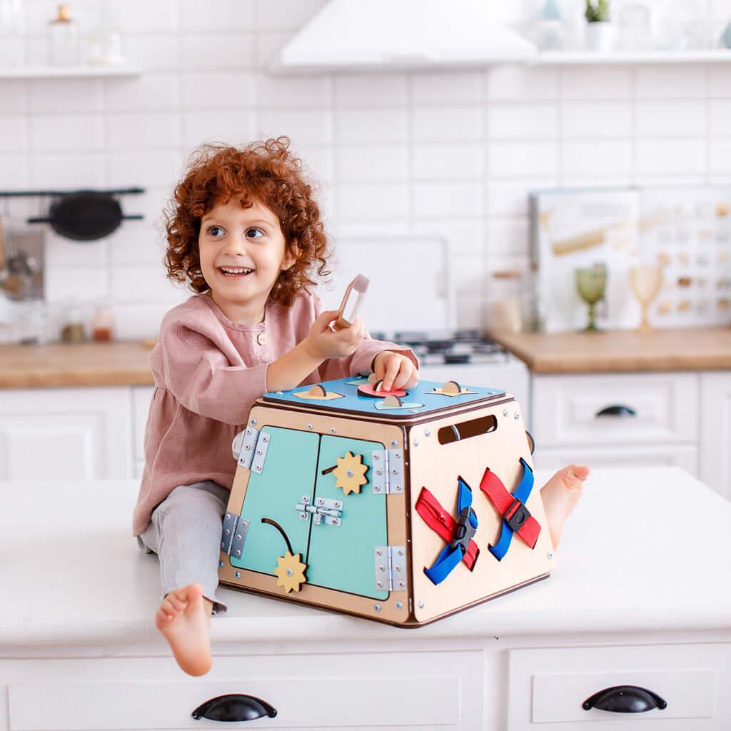 Coffre-fort activity board - Busy-kids.fr