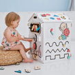 Dřevěný activity board domeček BusyKids – bílý